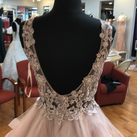 ⭐️SOLD OUT⭐️ Mauve prom dress with lace - Picture 5 of 8